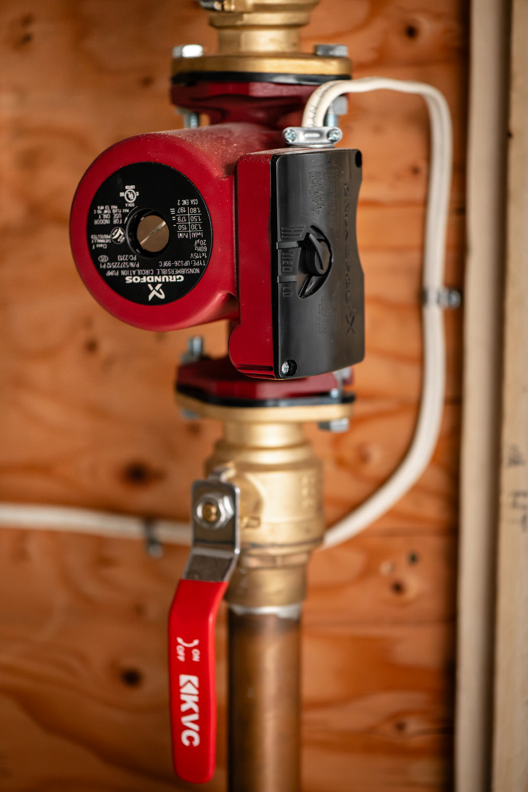 Focus sur une poignée de circulateur Grundfos