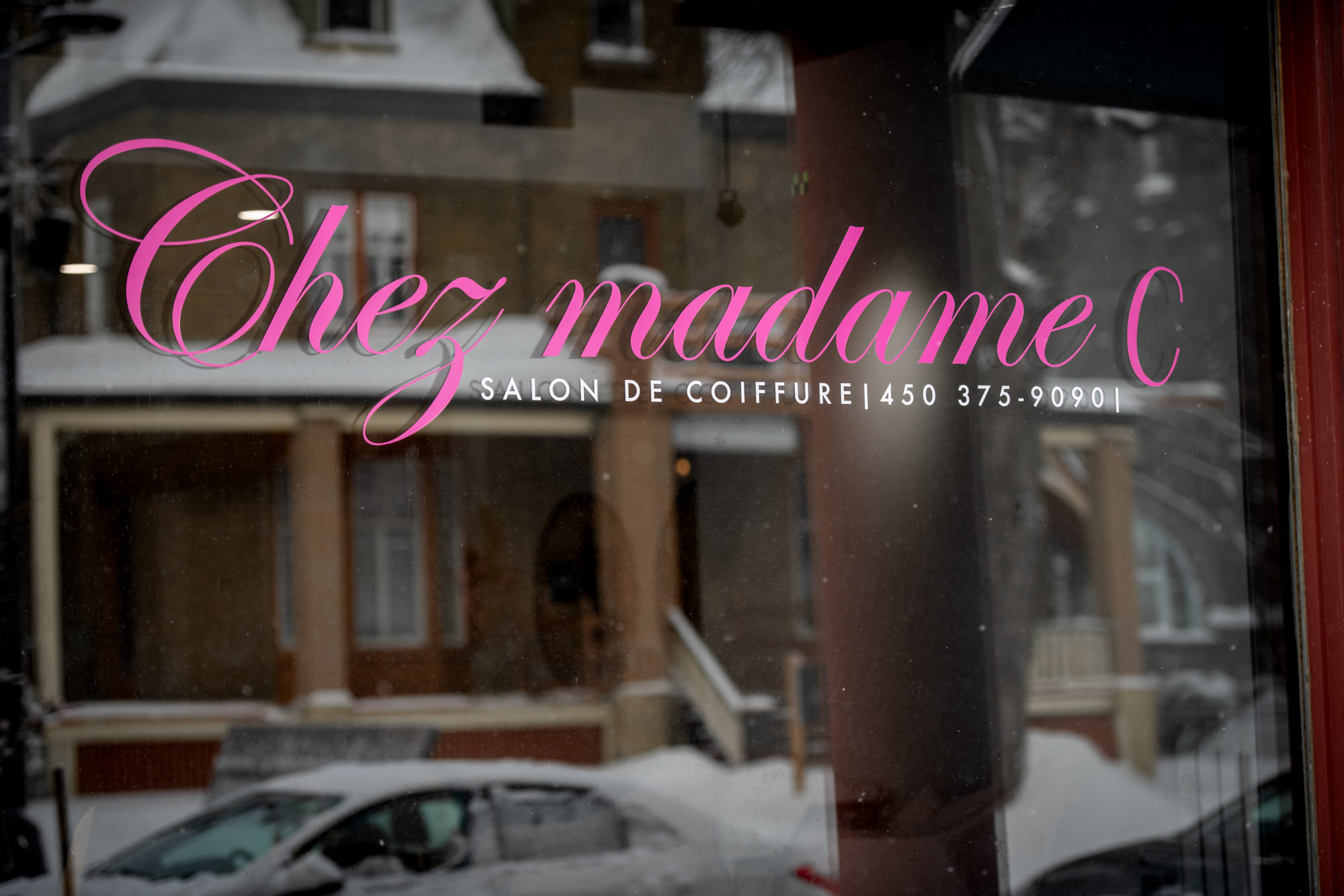 Photo de la vitrine de Chez madame C salon de coiffure